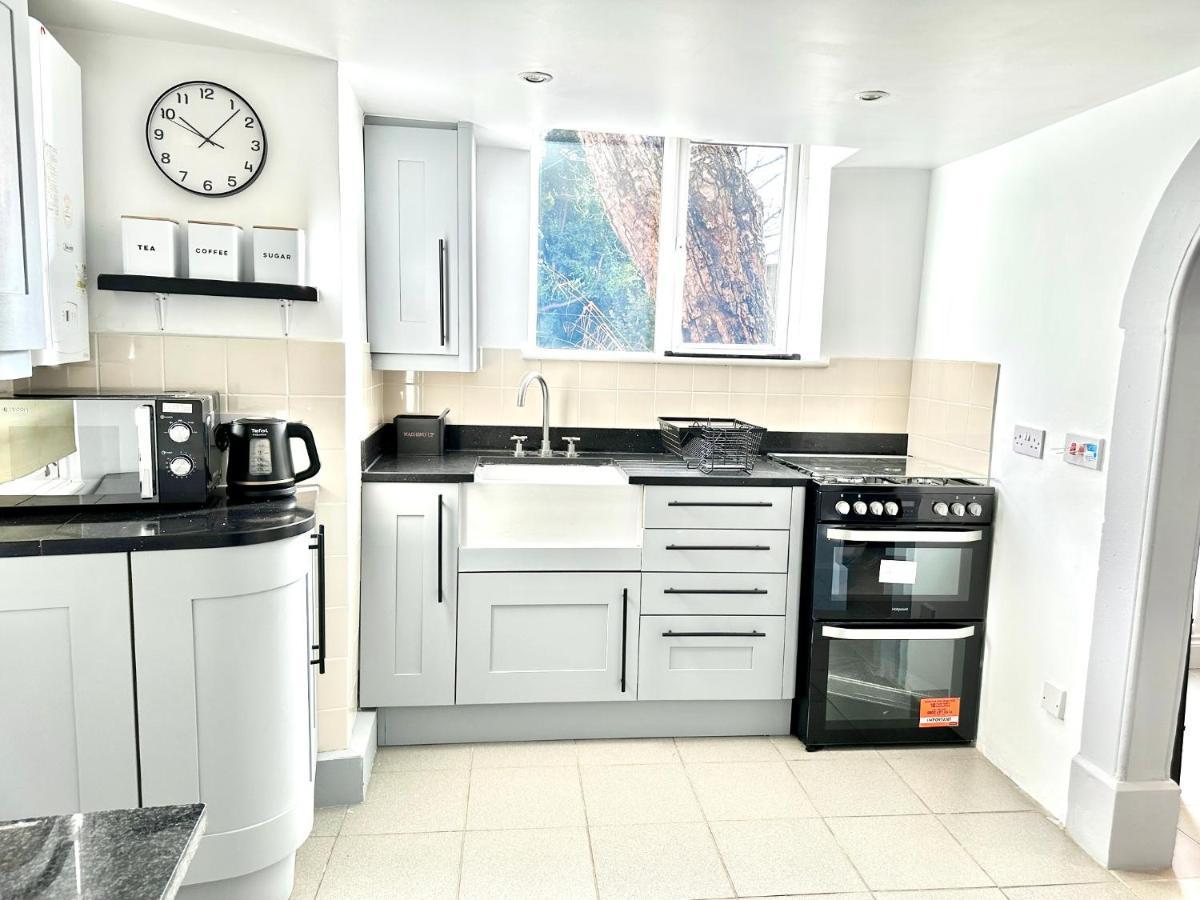 Cosy One Bedroom Apartment 特罗布里奇 外观 照片