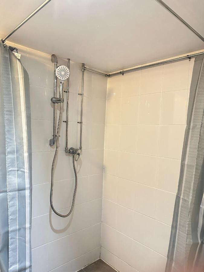 Cosy One Bedroom Apartment 特罗布里奇 外观 照片
