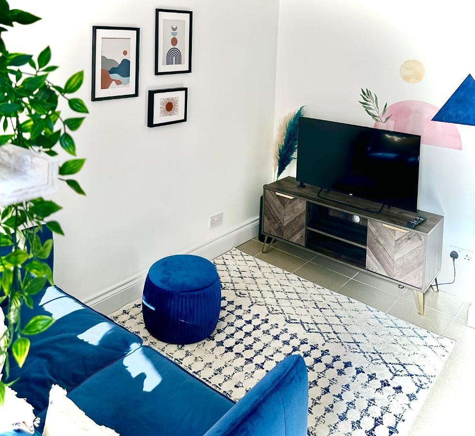 Cosy One Bedroom Apartment 特罗布里奇 外观 照片